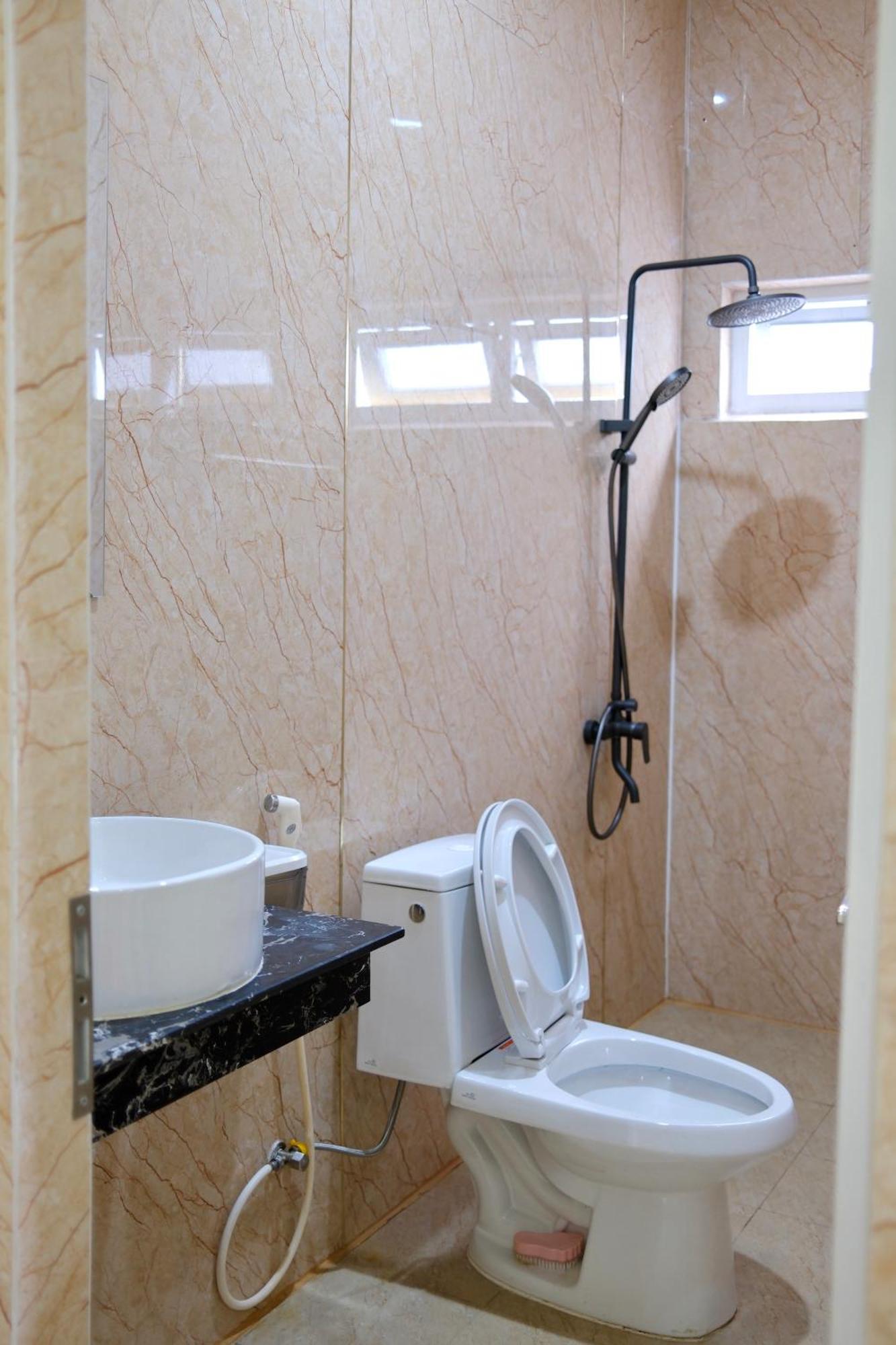Kim Ngan Hotel Buôn Ma Thuột Esterno foto